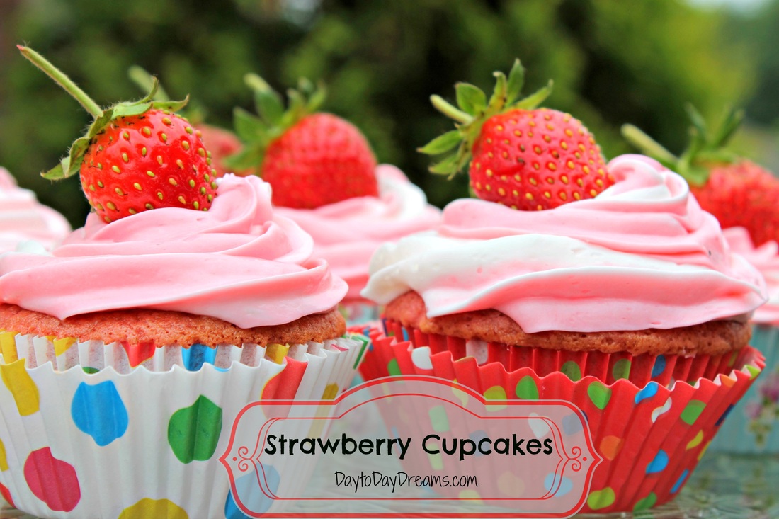 Strawberry Cupcakes DaytoDayDreams.com