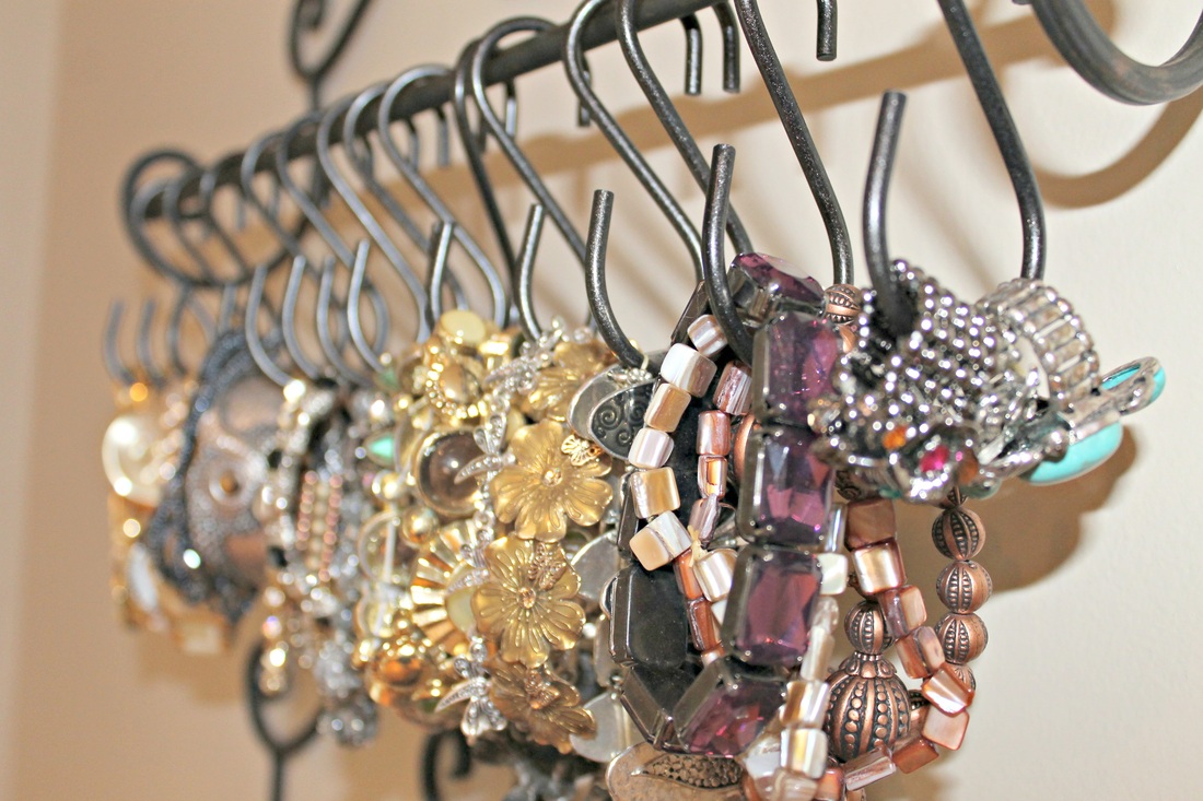 Jewelry hanger 
